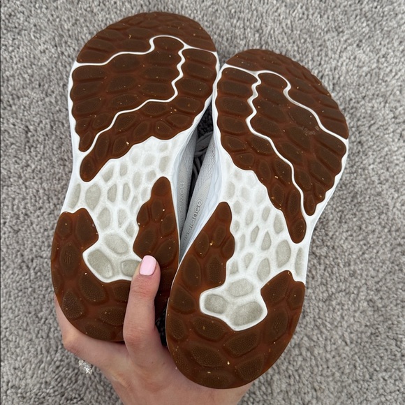 New Balance Women's Fresh Foam Arishi V4 Running Shoe, Orange and White - Size 7 - Picture 7 of 8